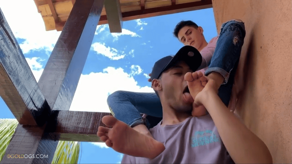 Latino Twink Worships Feet Outside
